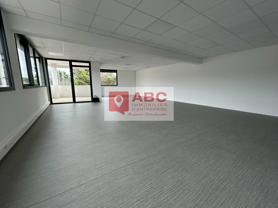Office in Lattes for lease Interior Photo- Image 1 of 5