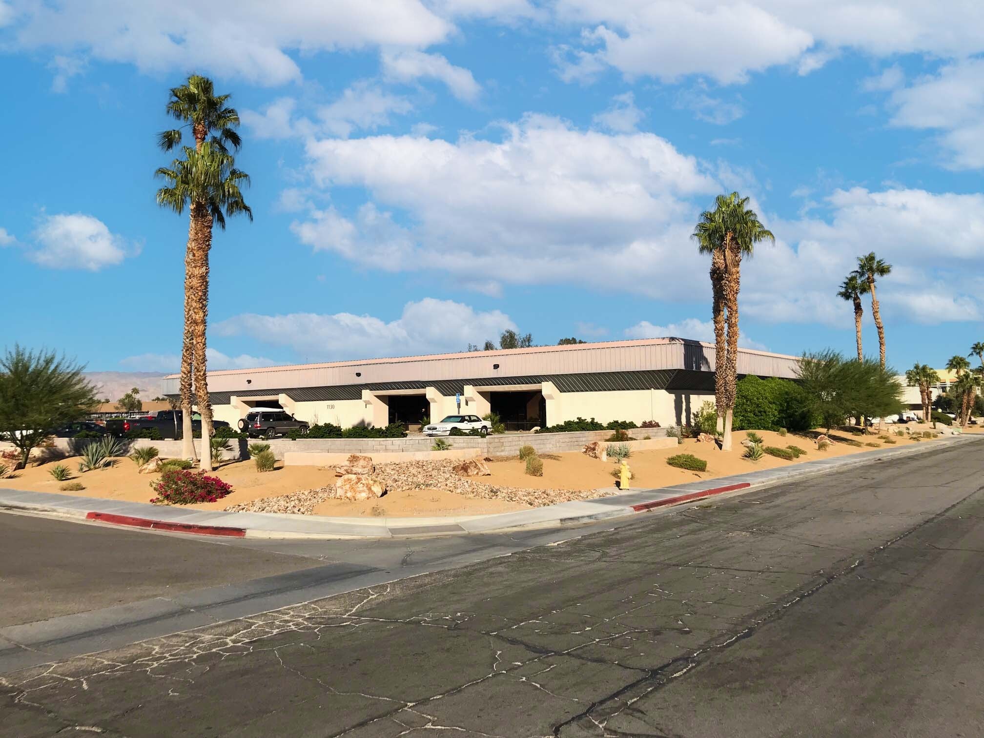 1130 N Valdivia Way, Palm Springs, CA for lease Interior Photo- Image 1 of 7