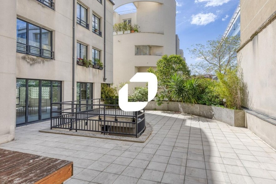 Office in Boulogne-Billancourt for lease - Building Photo - Image 1 of 24