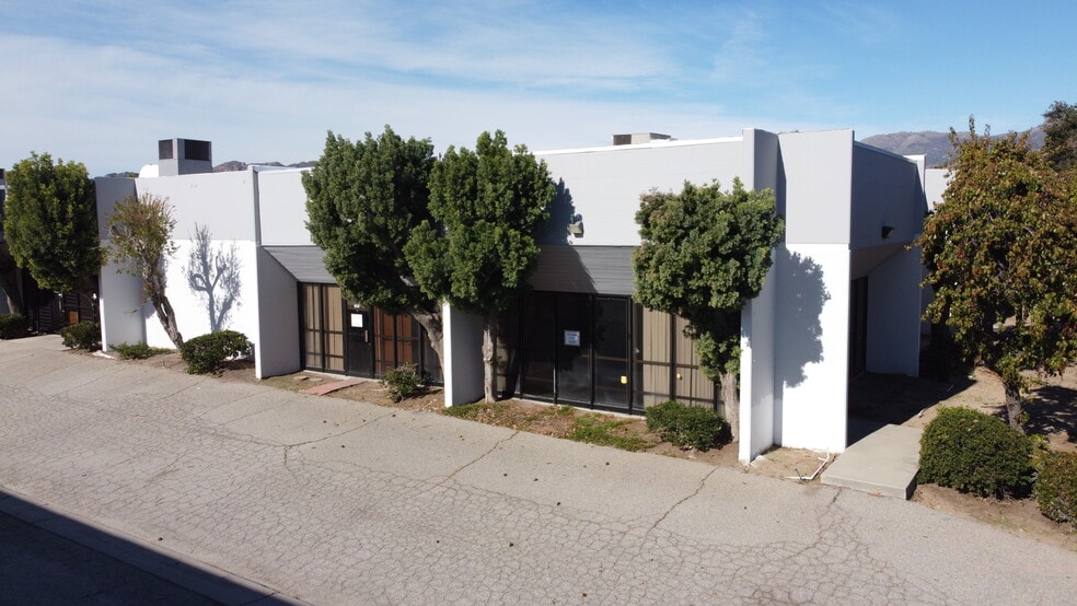 9533-9551 Cozycroft Ave, Chatsworth, CA for lease - Building Photo - Image 2 of 4
