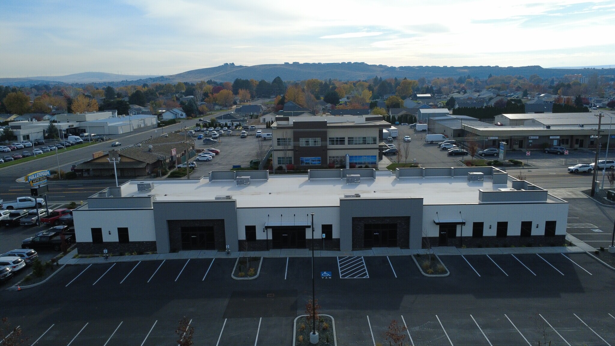 7034 W Clearwater Ave, Kennewick, WA for lease Primary Photo- Image 1 of 12