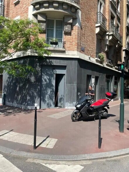 Retail in Clichy for lease - Building Photo - Image 2 of 3