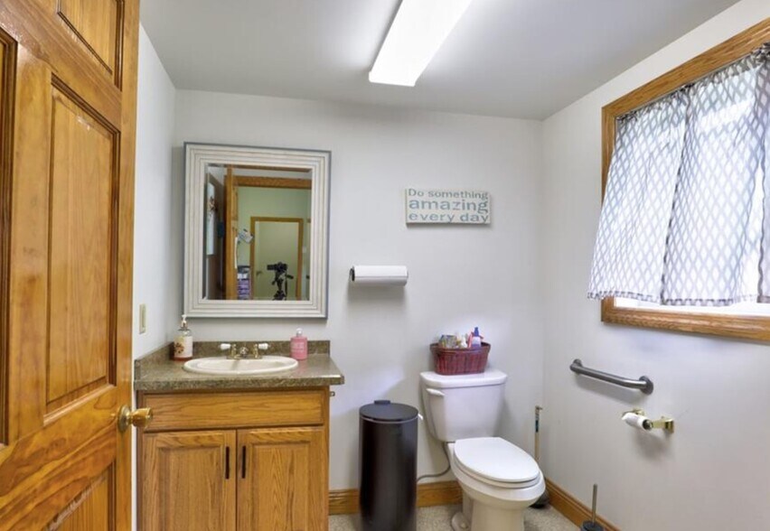 1259 N Main St, Jamestown, NY for sale - Interior Photo - Image 2 of 17