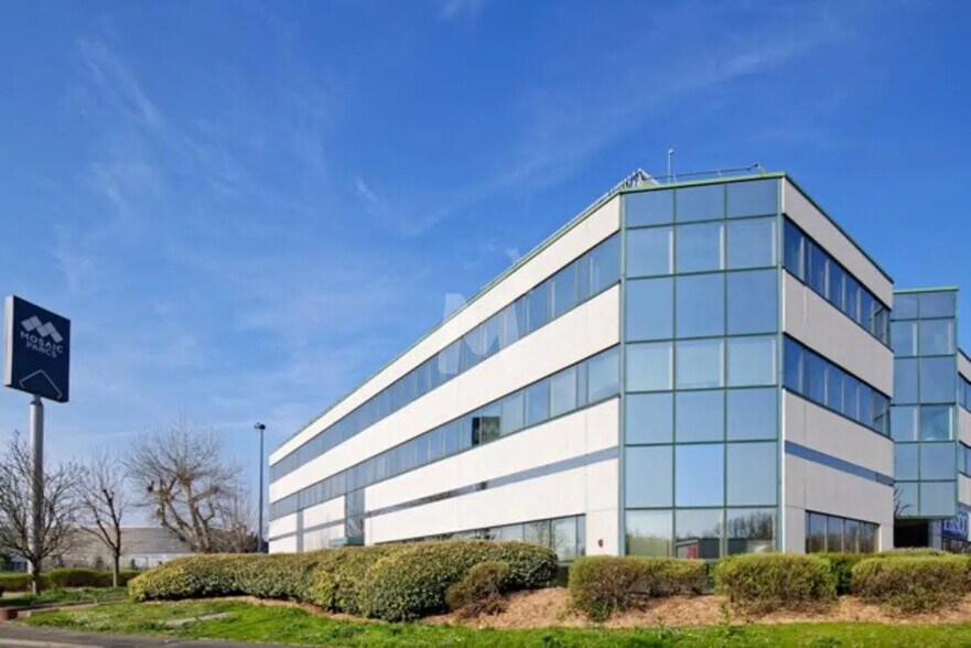 Flex in Antony for lease - Building Photo - Image 1 of 10