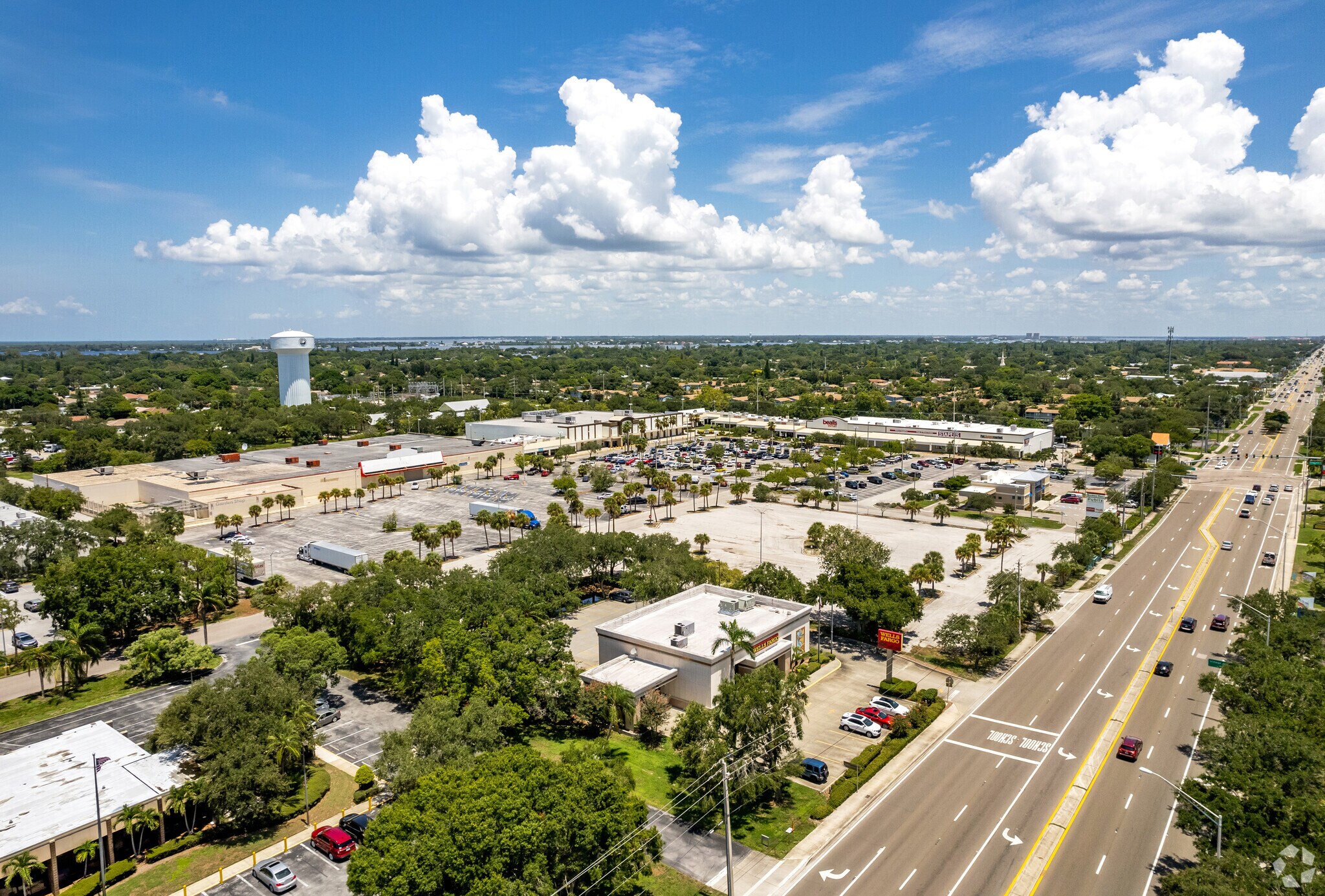 7321 W Manatee Ave, Bradenton, FL 34209 - Beachway Plaza | LoopNet