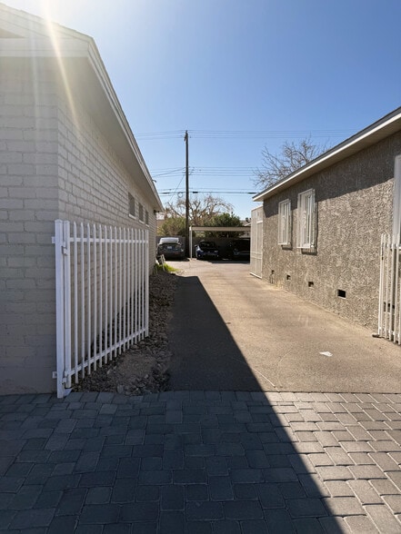 818 E Charleston Blvd, Las Vegas, NV for sale - Building Photo - Image 3 of 13