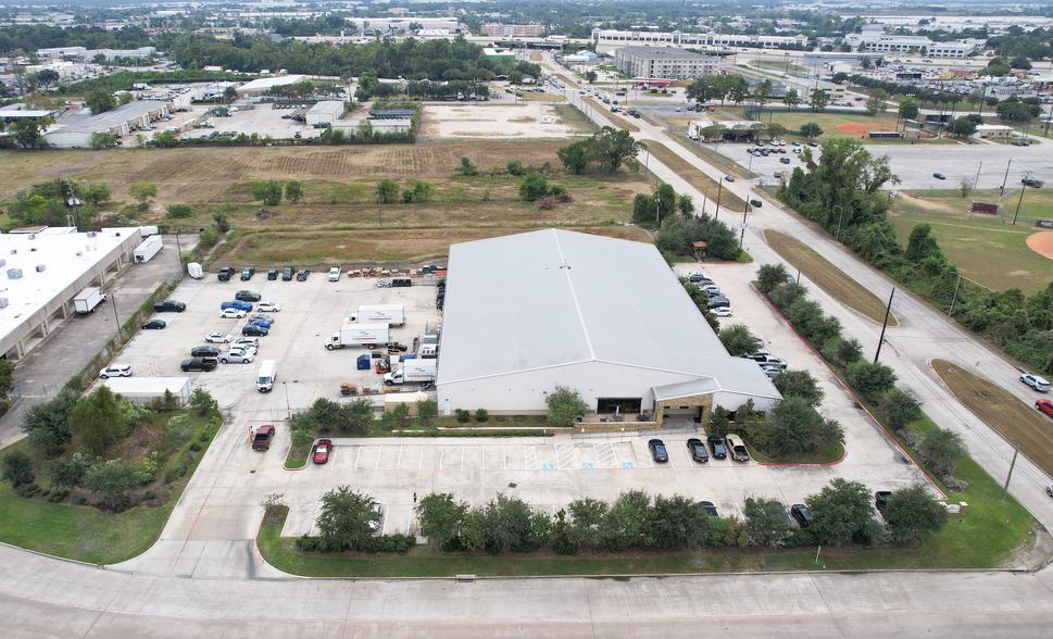 7028 Gessner Rd, Houston, TX for sale - Building Photo - Image 2 of 15