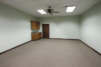 180 Mall Rd, Hollister, MO for lease Interior Photo- Image 2 of 8