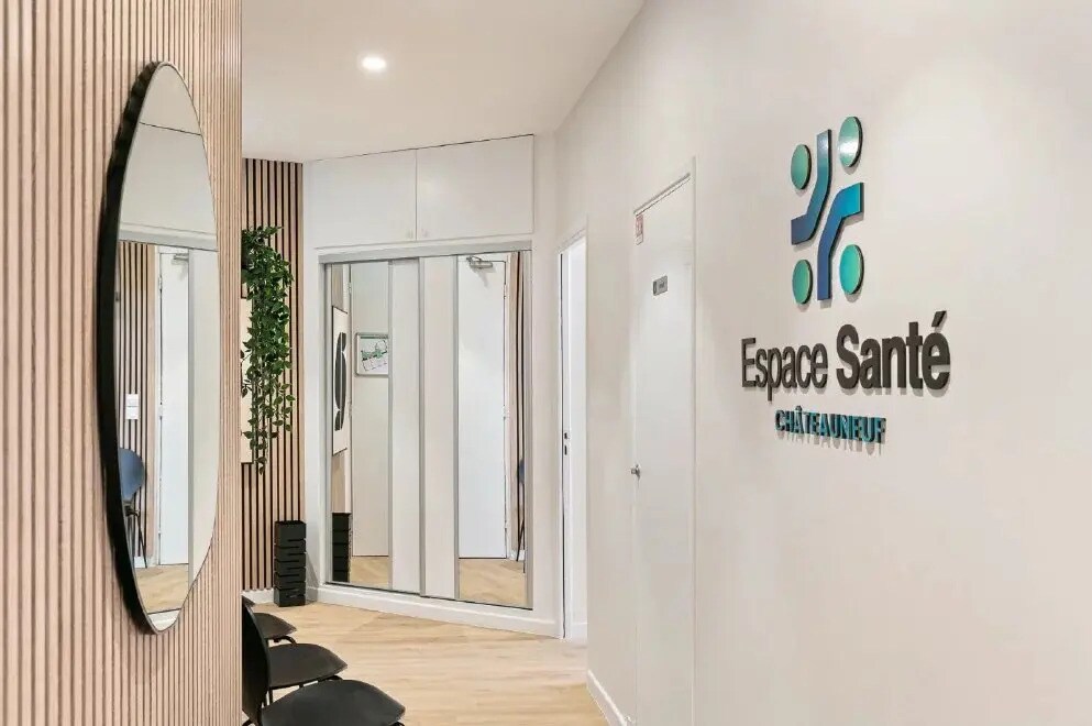 Office in Nice for lease Interior Photo- Image 1 of 5