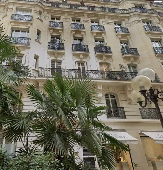 Office in Paris for sale - Building Photo - Image 2 of 11