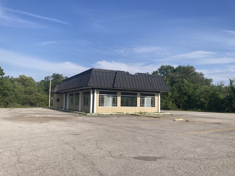 1511 N Scott Ave, Belton, MO for lease - Building Photo - Image 1 of 2