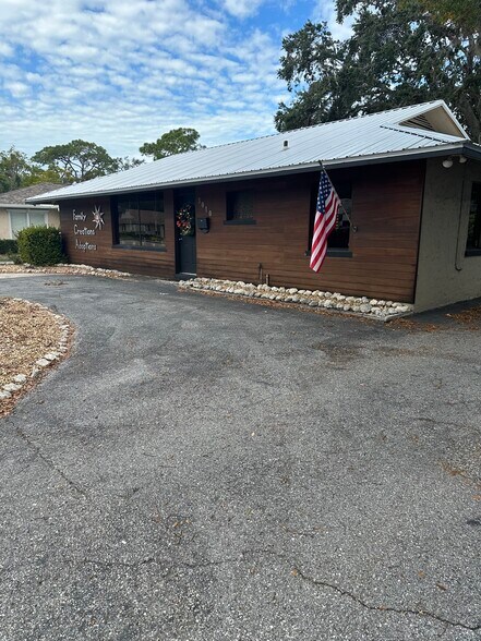 3010 Manatee Ave, Bradenton, FL for sale - Building Photo - Image 3 of 21