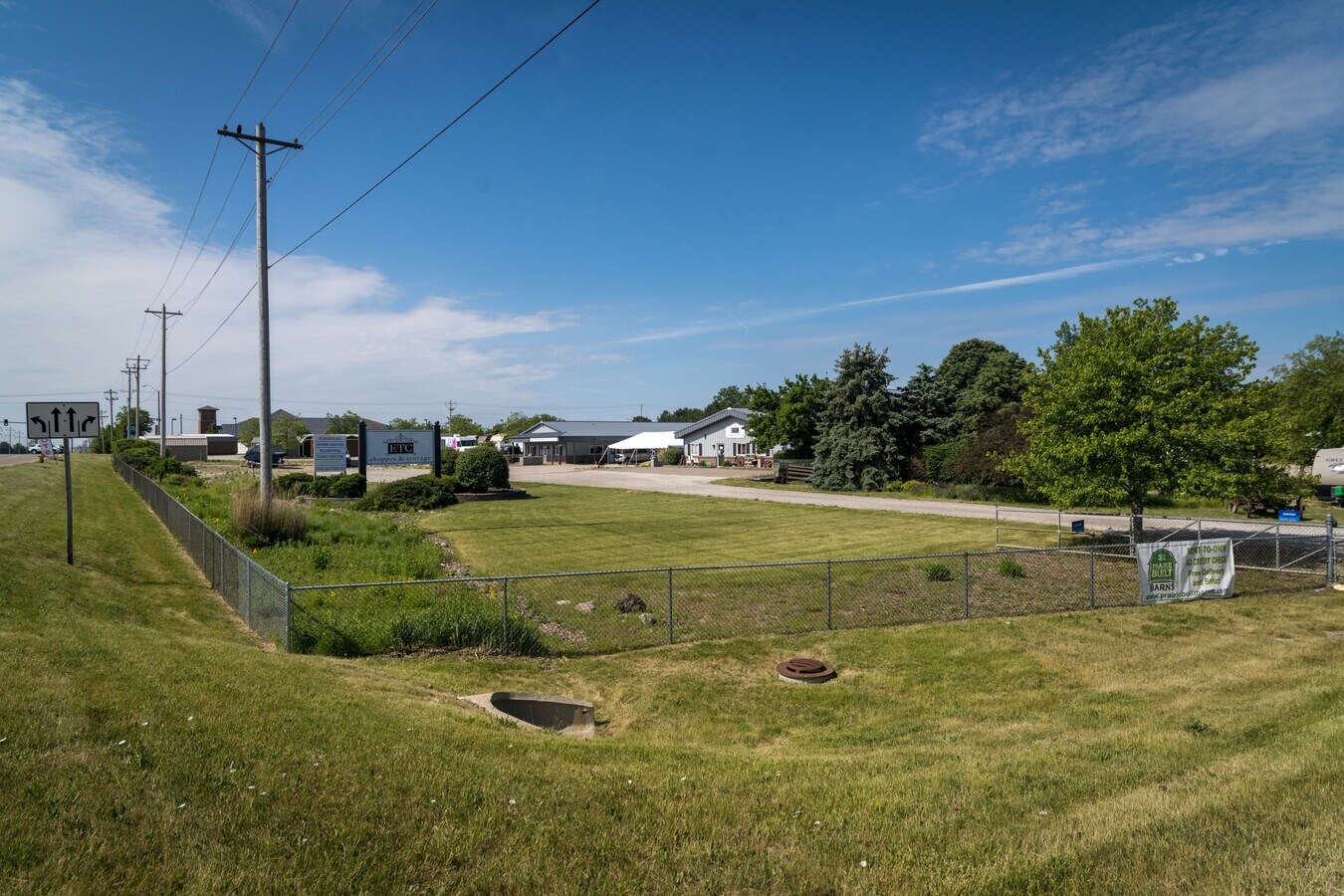 1804 N Towanda Barnes Rd, Bloomington, IL 61705