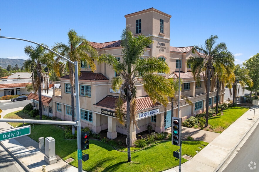 2301 E Daily Dr, Camarillo, CA for lease - Building Photo - Image 1 of 8