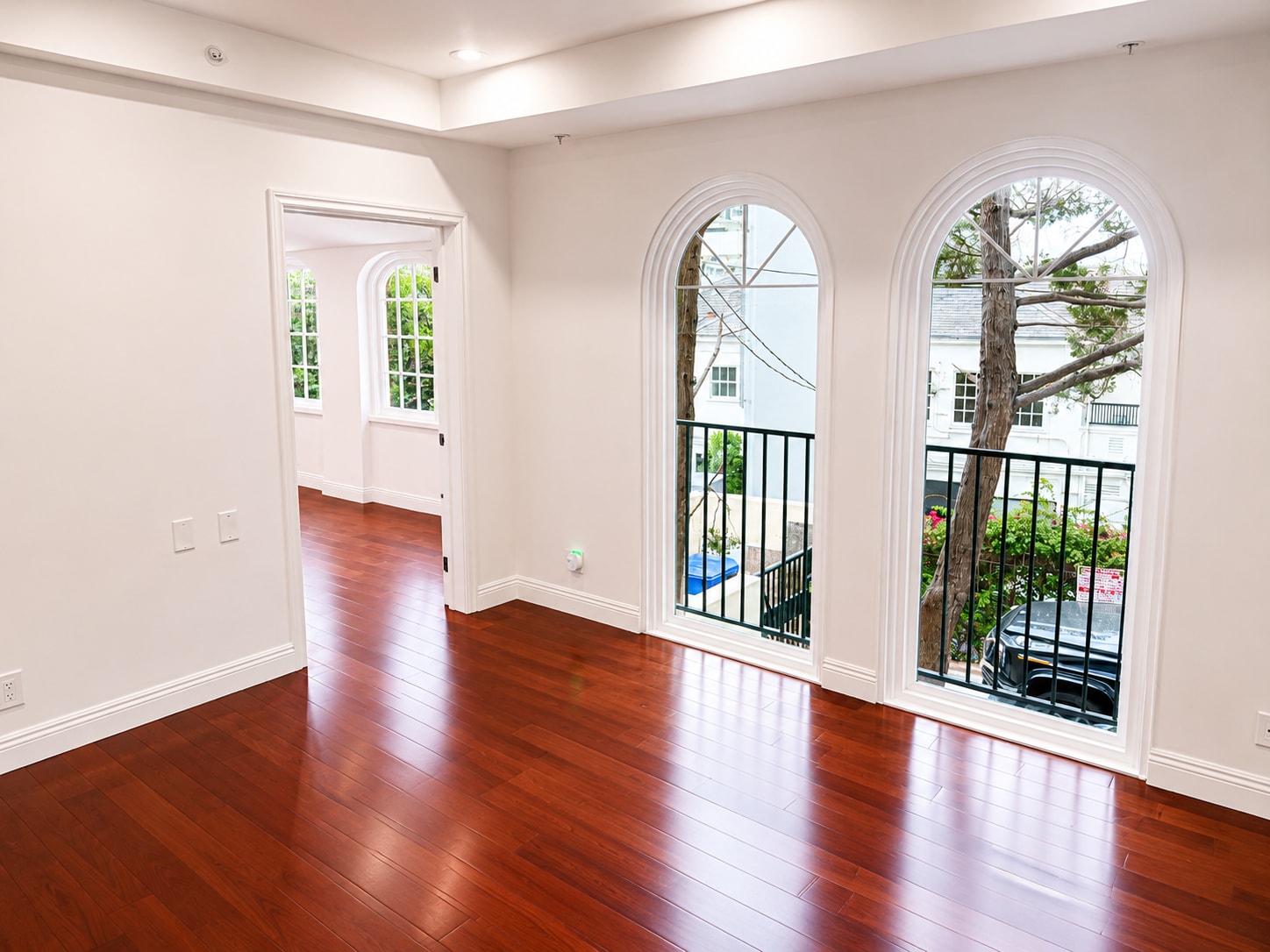1112 N Sherbourne Dr, West Hollywood, CA for lease Interior Photo- Image 1 of 24