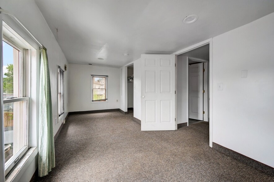 225, 233, & 301 E Drinker Street portfolio of 2 properties for sale on LoopNet.com - Building Photo - Image 3 of 59