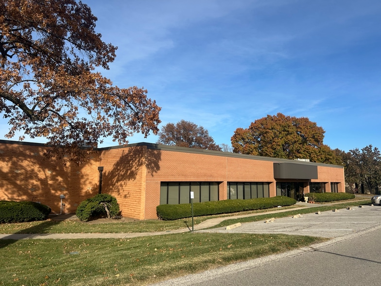 6800-6840 Squibb Rd, Mission, KS for lease - Building Photo - Image 1 of 9