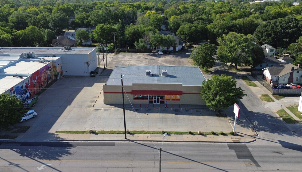 2201 E Central Ave, Wichita, KS for lease - Building Photo - Image 1 of 3