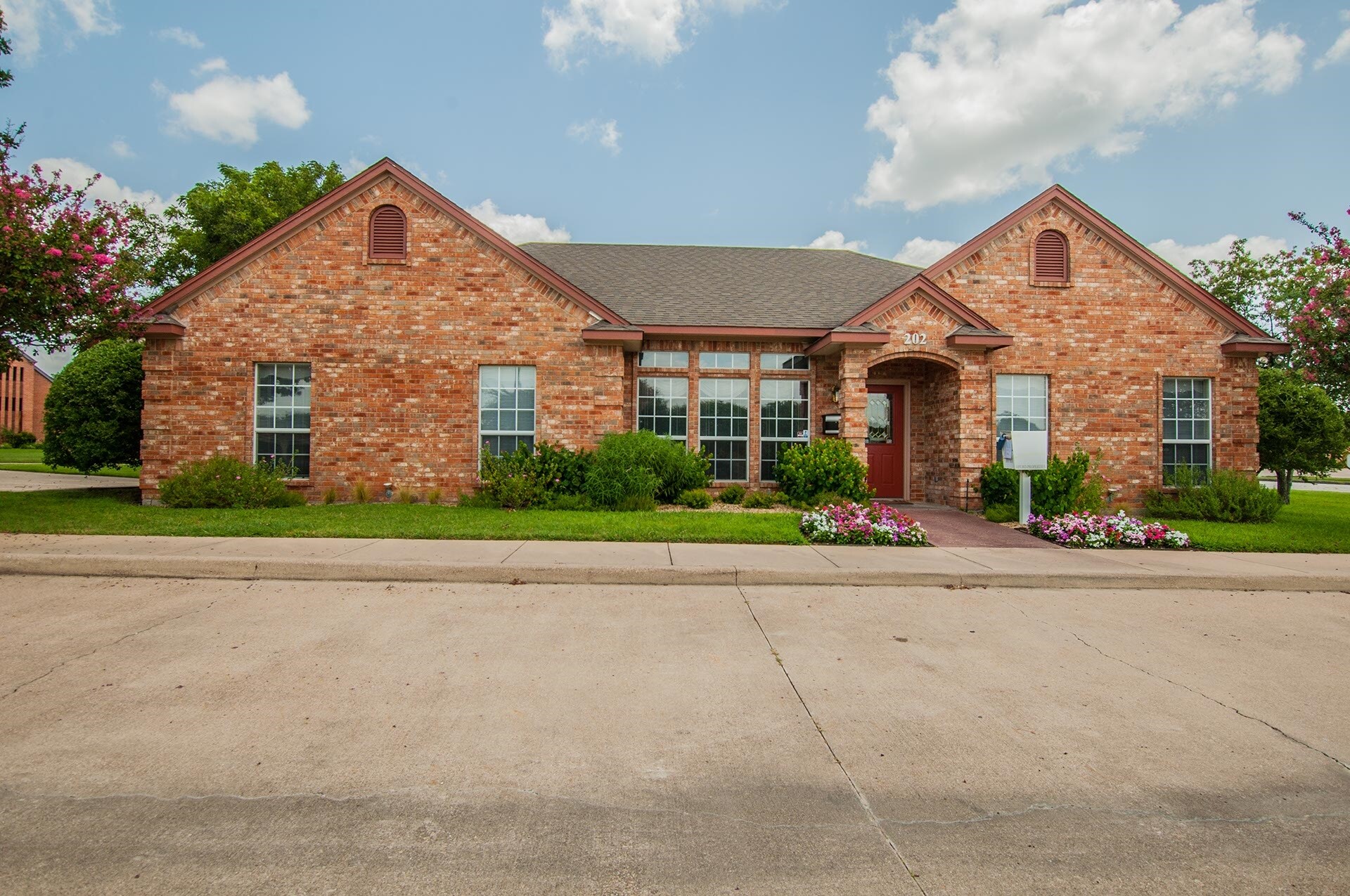 202 Santa Fe Trl, Duncanville, TX for sale Building Photo- Image 1 of 1