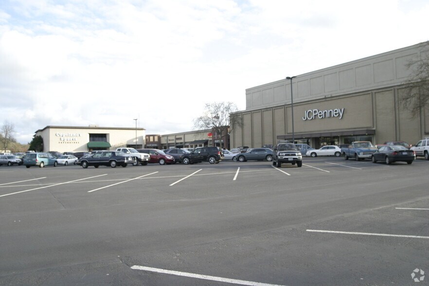 293 Valley River Ctr, Eugene, OR for lease - Building Photo - Image 3 of 7