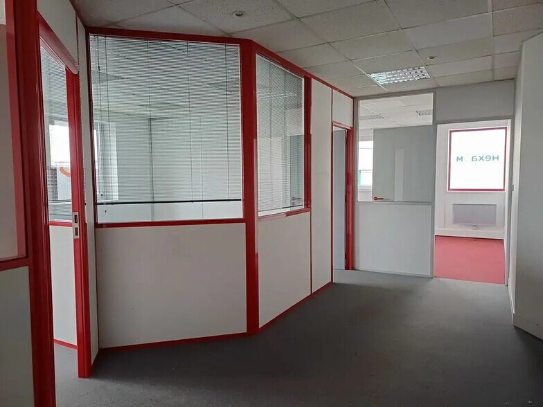 Office in Caen for lease - Interior Photo - Image 3 of 7