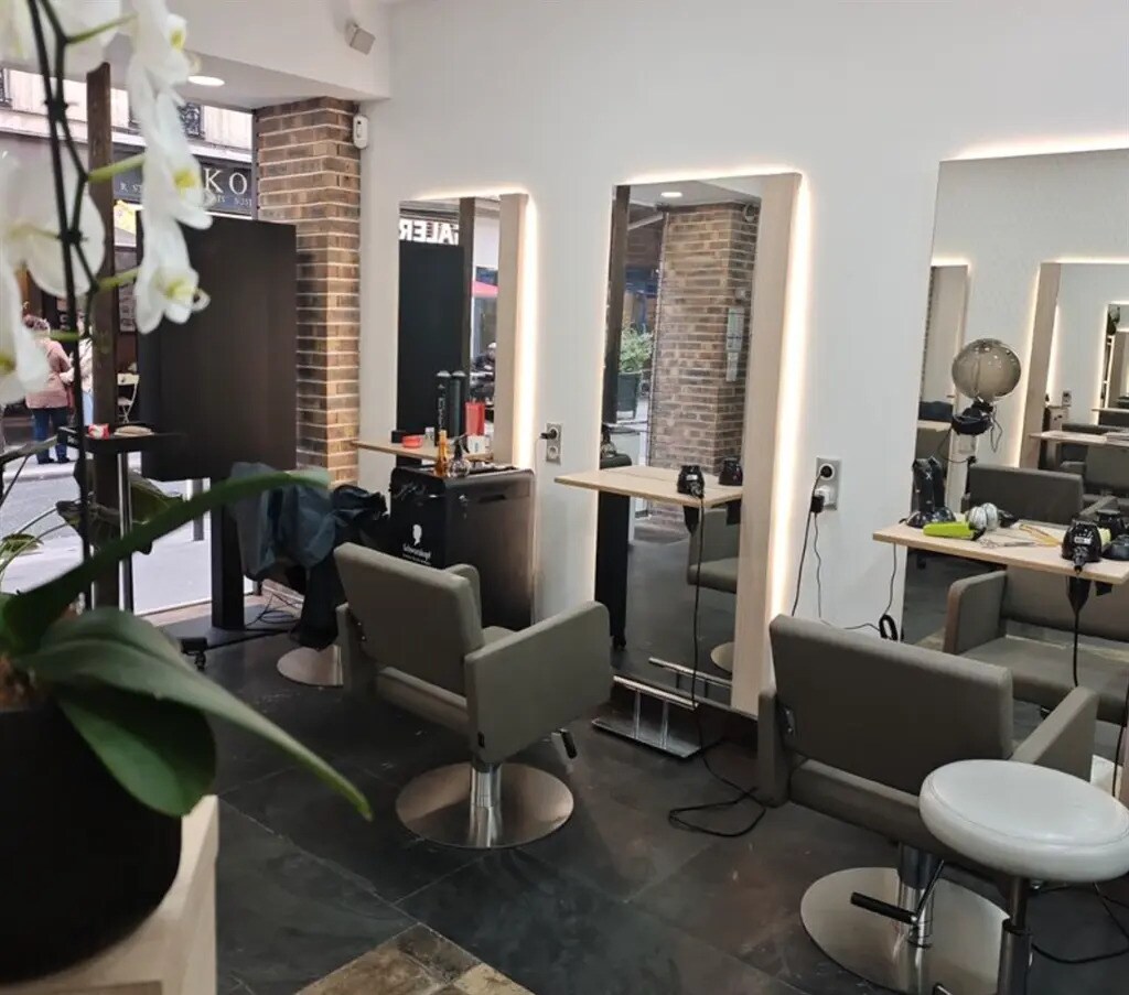 Retail in Paris for lease Interior Photo- Image 1 of 3