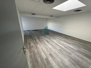 Flex in Aulnay-sous-Bois for lease Interior Photo- Image 2 of 11