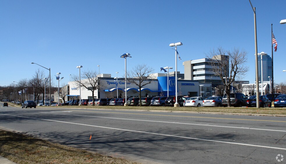 1580-A Spring Hill Rd, Vienna, VA for sale - Primary Photo - Image 1 of 1