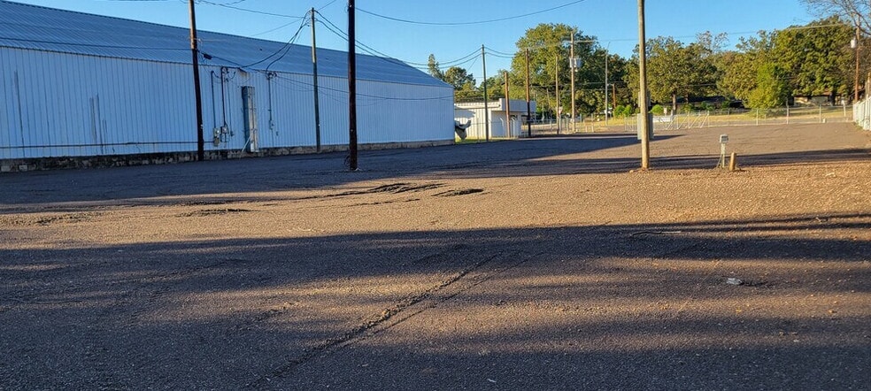 2824 E Highway 80, Longview, TX for lease - Building Photo - Image 3 of 5