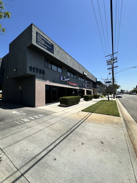 11755 Victory Blvd, North Hollywood, CA for lease - Building Photo - Image 1 of 1