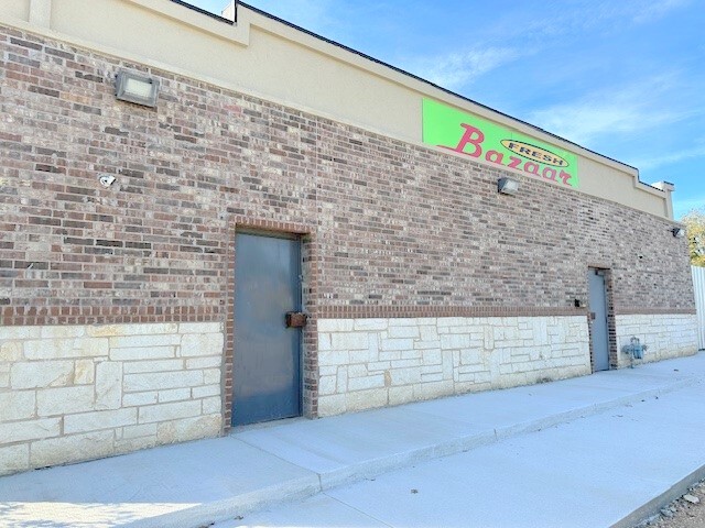 2354 S Riverside Dr, Fort Worth, TX for sale - Building Photo - Image 2 of 6