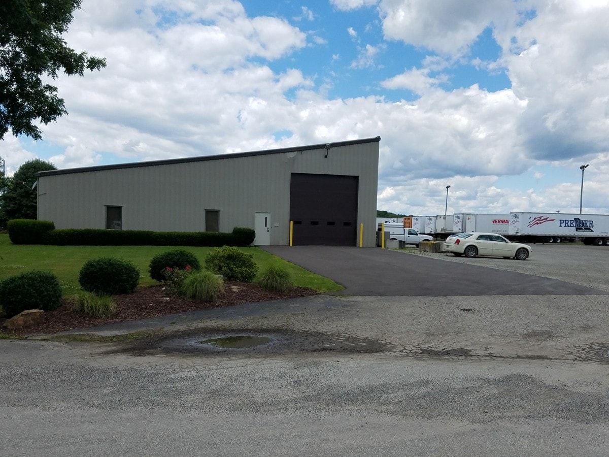 302 Fitz Henry Rd, Smithton, PA 15479