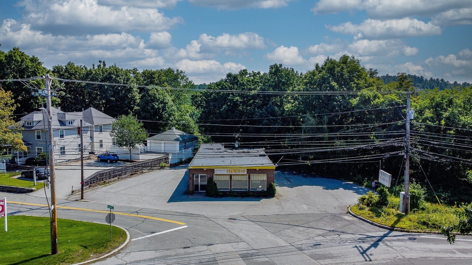 1 Farwell Rd, Tyngsboro, MA 01879