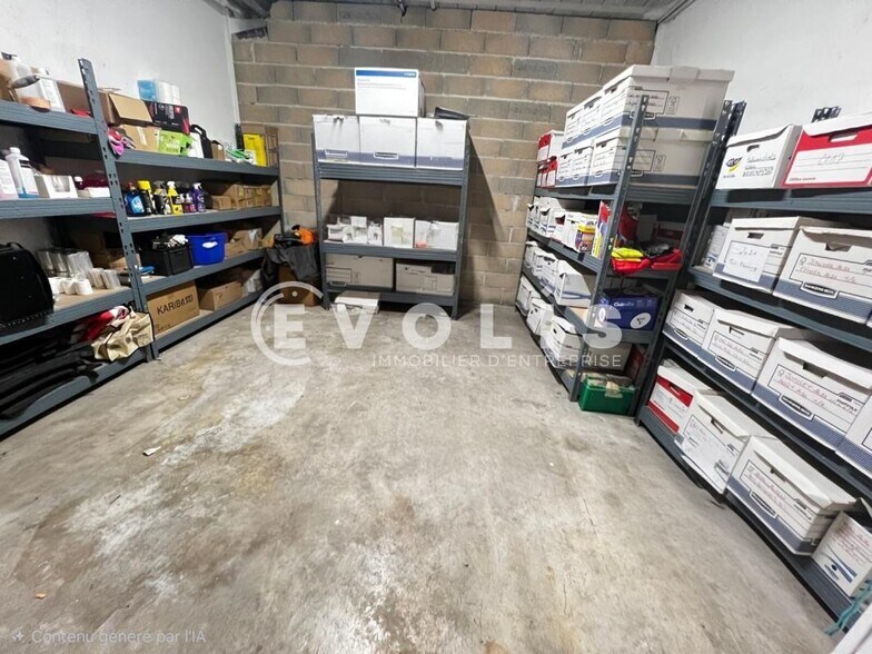 Industrial in Cheptainville for lease - Building Photo - Image 3 of 8