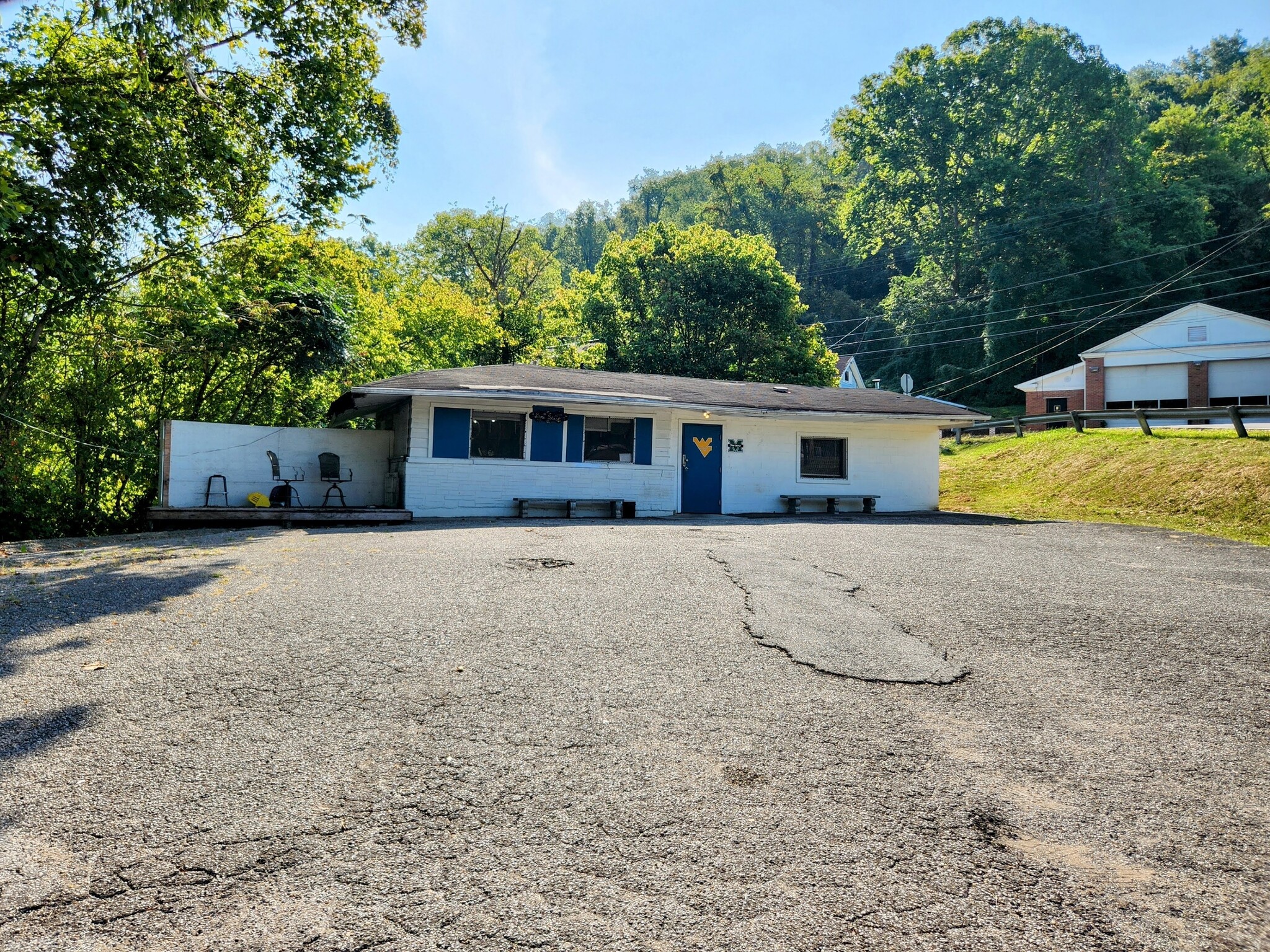 2202 Sissonville Dr, Charleston, WV for sale Primary Photo- Image 1 of 5