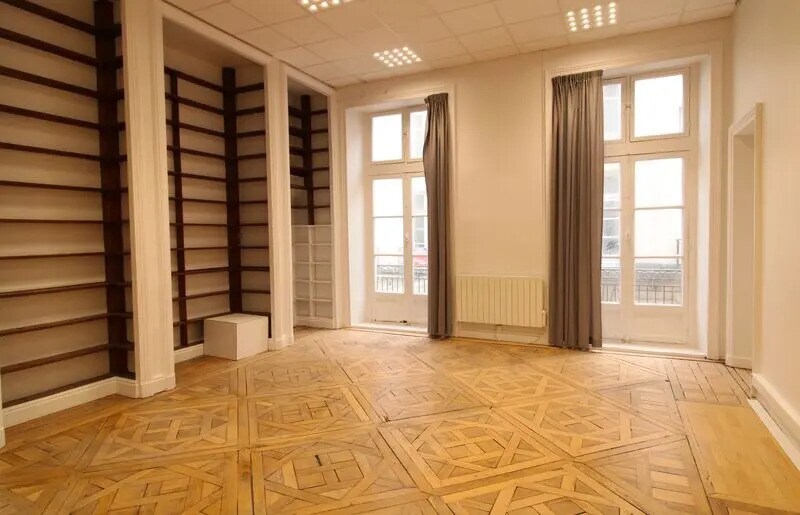 24 Rue Crébillon, Nantes for lease - Interior Photo - Image 2 of 6