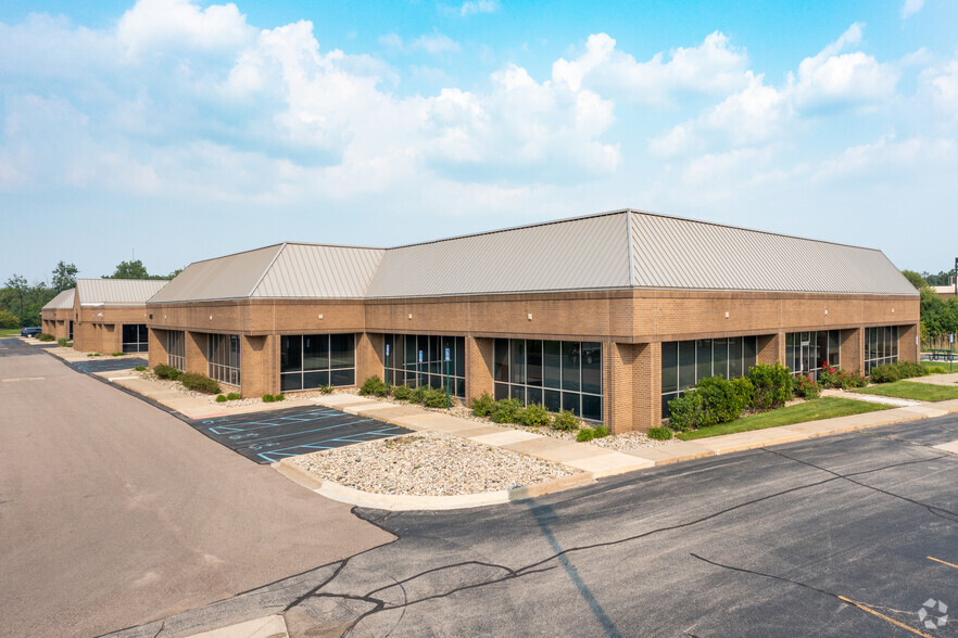 17225 Federal Dr, Allen Park, MI for lease - Building Photo - Image 3 of 7