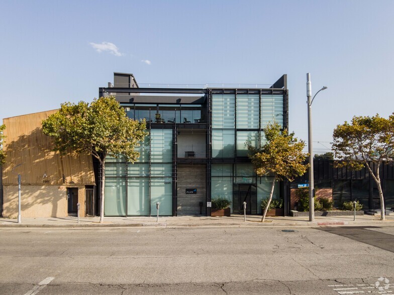 3205 Pico Blvd, Santa Monica, CA for lease - Building Photo - Image 3 of 4