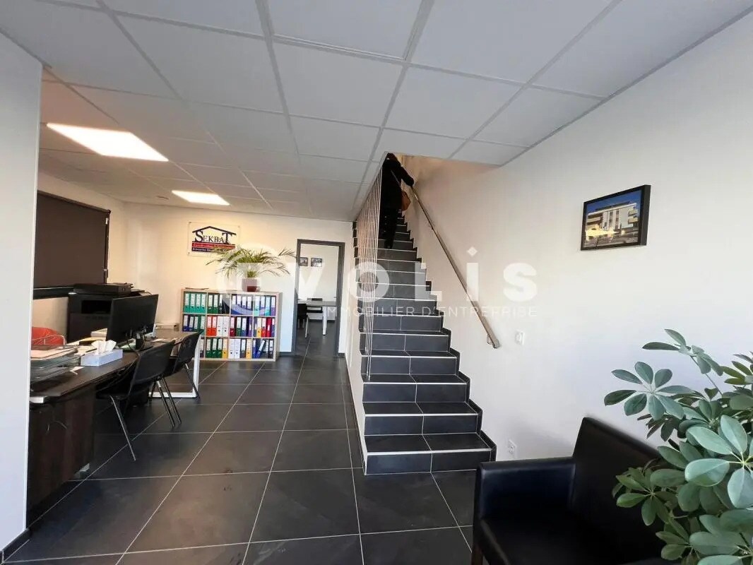Industrial in Pompignac for lease Interior Photo- Image 1 of 8