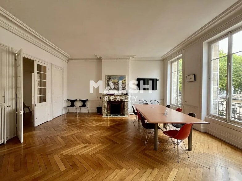 Office in Lyon for sale - Interior Photo - Image 1 of 16