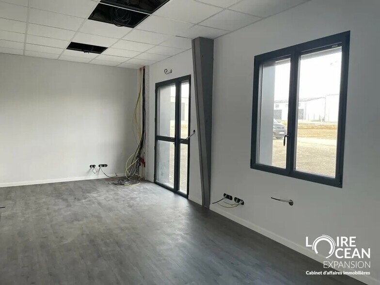 Flex in LA CHAPELLE-BASSE-MER for lease - Interior Photo - Image 3 of 6