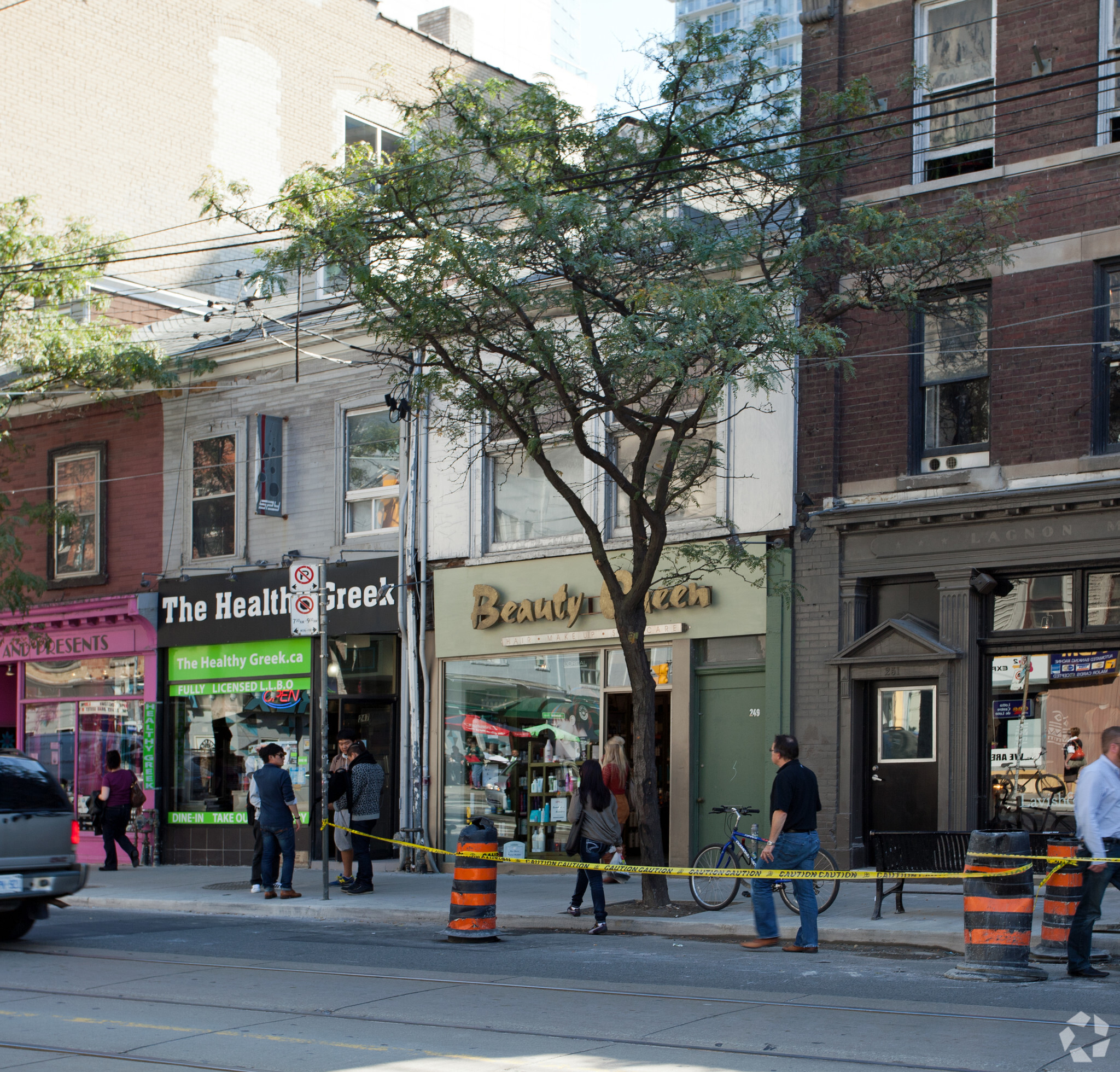 249 Queen St W, Toronto, ON for sale Primary Photo- Image 1 of 1