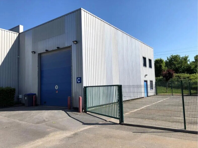 Flex in Argenteuil for lease - Building Photo - Image 3 of 7