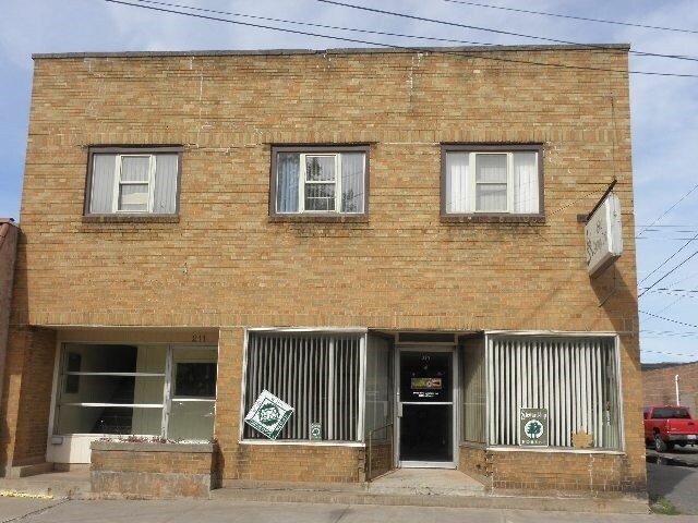 213 E Pearl St, Ishpeming, MI for sale Primary Photo- Image 1 of 1