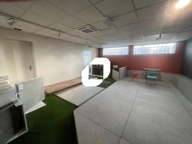 Retail in Flines-lez-Raches for sale - Interior Photo - Image 3 of 8