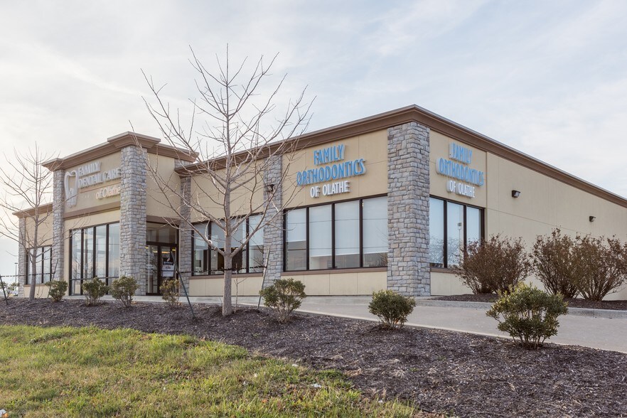 2001 E Santa Fe St, Olathe, KS for sale - Building Photo - Image 1 of 1