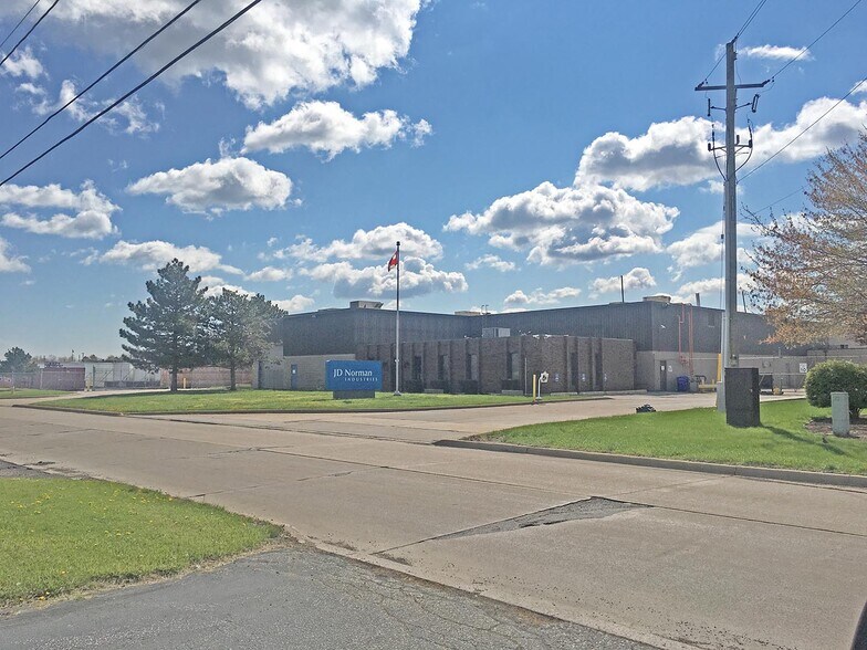 6845 Hawthorne Dr, Windsor, ON for sale - Primary Photo - Image 1 of 1