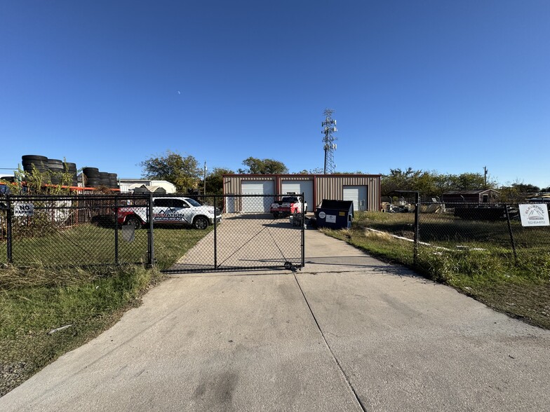 15701 Brenda St, Austin, TX for lease - Building Photo - Image 2 of 9