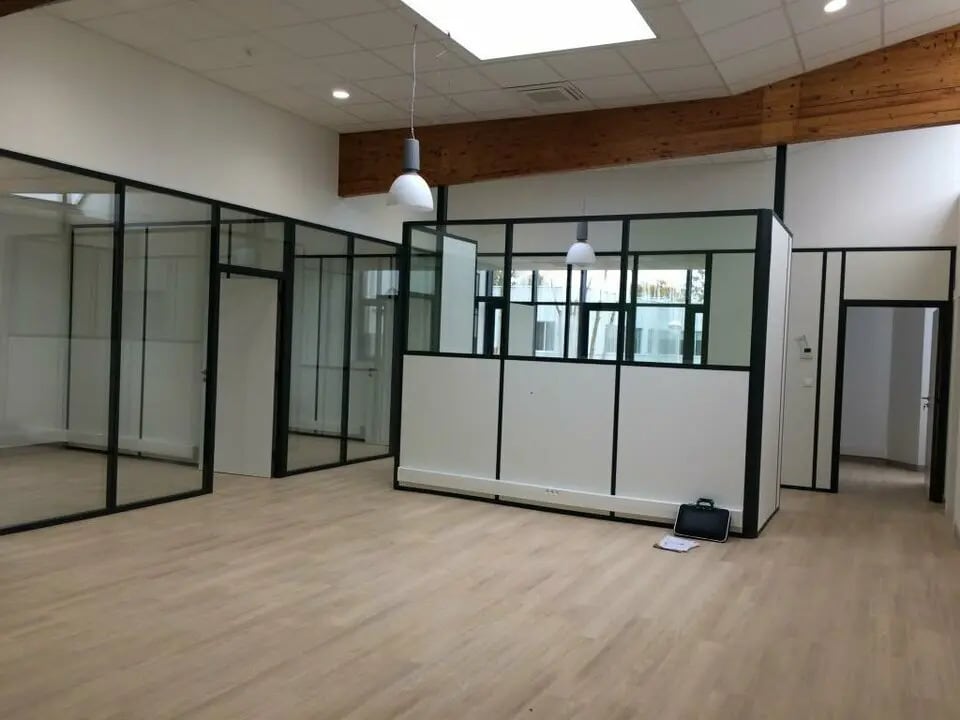 Office in Vannes for lease Interior Photo- Image 1 of 4