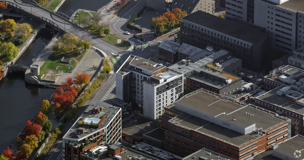 731-759 Rue de la Commune Ouest, Montréal, QC for lease - Primary Photo - Image 1 of 1